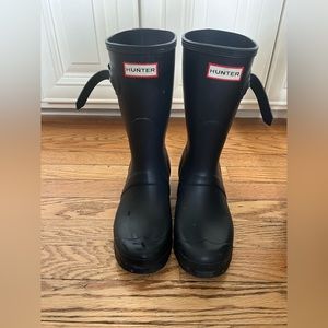 Navy blue Hunter rain boots